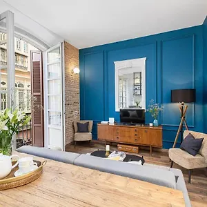 Glamorous Nino De Guevara On The Center Apartment